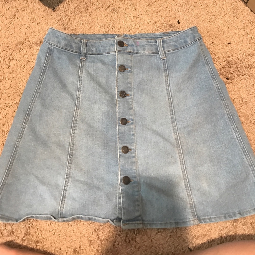Button light wash jean skirt